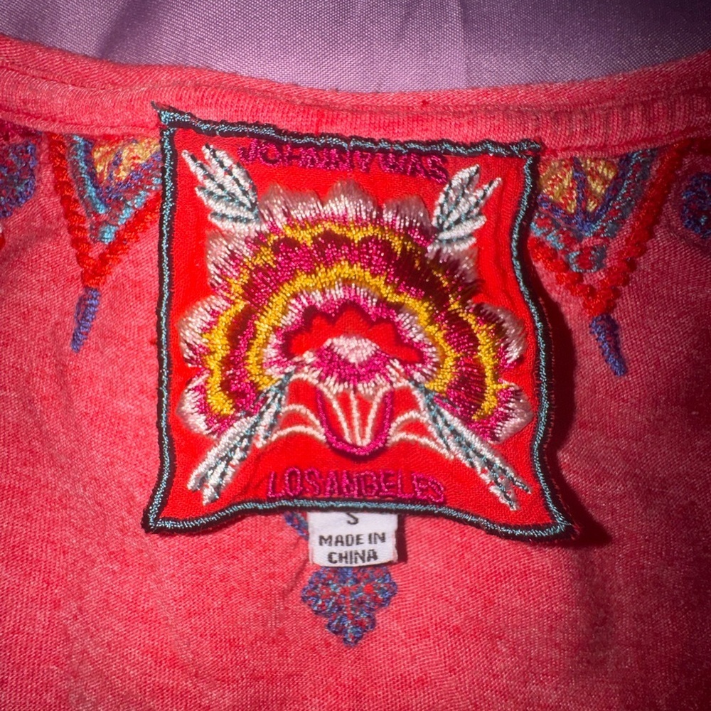 Johnny Was Laurelle Relaxed Fit Embroidered V-Neck Tee – Size Small - Picture 8 of 9